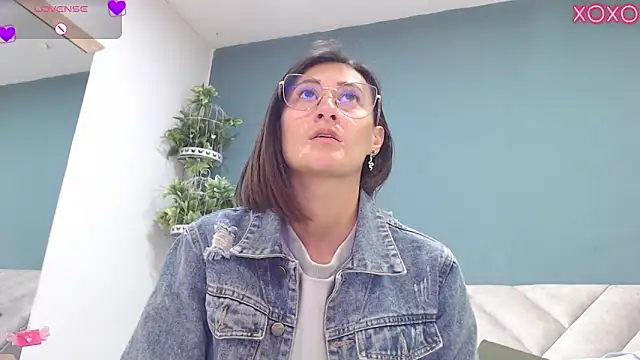 SharisWillian online show from 10-04-25, 04:03