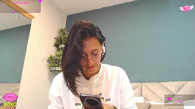 Snapshot of SharisWillian chatting on 04-29-26, 03:54 SharisWillian online show from 04-29-26, 03:54