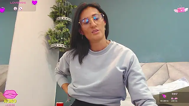 SharisWillian online show from 03-06-26, 04:18