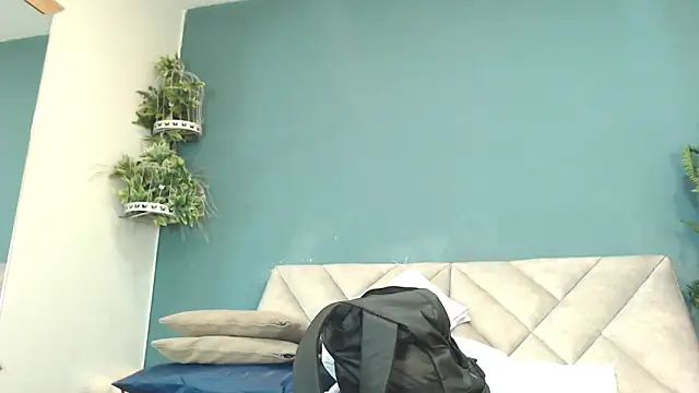 Snapshot of SharisWillian chatting on 05-16-26, 03:27 SharisWillian online show from 05-16-26, 03:27