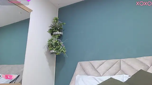 SharisWillian online show from 10-11-25, 04:02