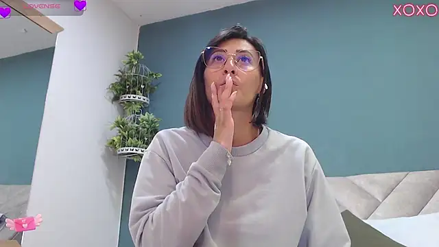 SharisWillian online show from 10-02-25, 03:54