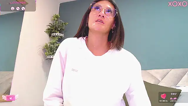 SharisWillian online show from 10-27-25, 04:02