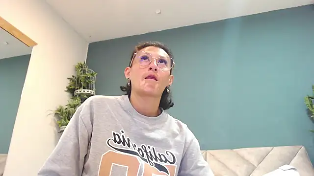 SharisWillian online show from 04-08-26, 03:52