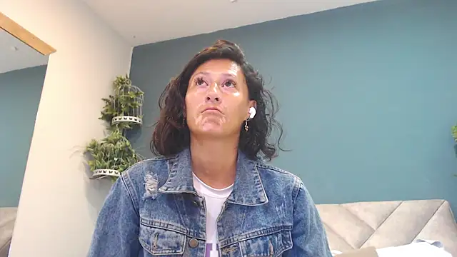 Snapshot of SharisWillian chatting on 04-30-26, 03:46 SharisWillian online show from 04-30-26, 03:46