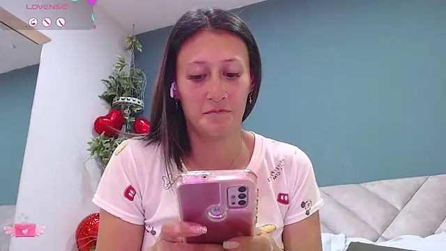 SharisWillian online show from 03-11-25, 04:19