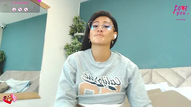Snapshot of SharisWillian chatting on 05-25-26, 03:50 SharisWillian online show from 05-25-26, 03:50