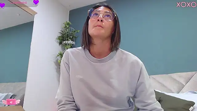 SharisWillian online show from 09-18-25, 04:04