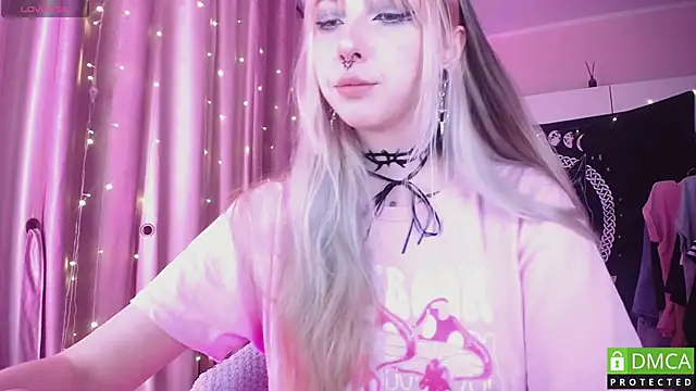 Snapshot of JustMeowGirl chatting on 07-01-26, 05:19 JustMeowGirl online show from 07-01-26, 05:19
