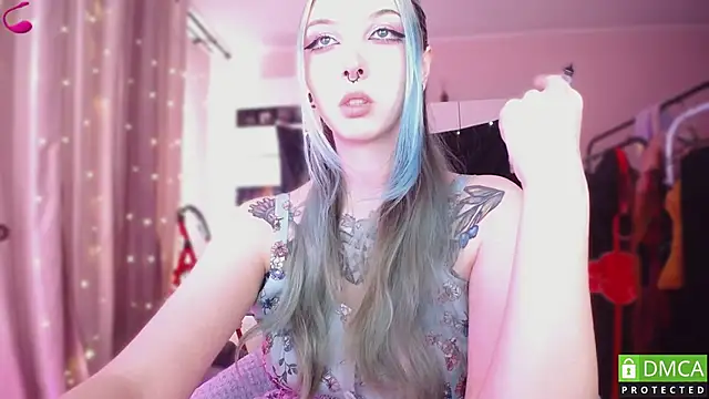 JustMeowGirl online show from 04-11-26, 06:10