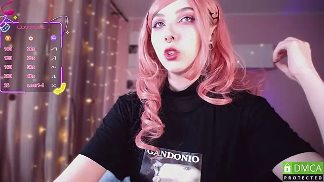 JustMeowGirl online show from 10-26-25, 04:13