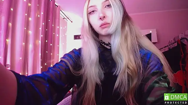Snapshot of JustMeowGirl chatting on 05-18-26, 06:18 JustMeowGirl online show from 05-18-26, 06:18