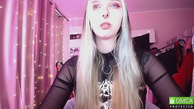 Snapshot of JustMeowGirl chatting on 05-17-26, 06:02 JustMeowGirl online show from 05-17-26, 06:02