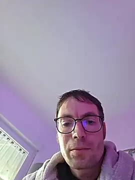 Schnubby1 online show from 04-20-26, 02:51