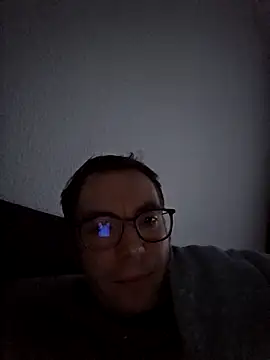 Schnubby1 online show from 12-18-25, 03:05