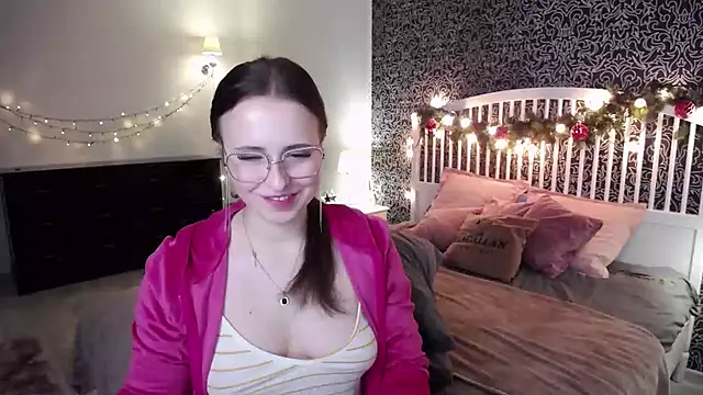 Snapshot of Barbie_Bye chatting on 12-22-24, 10:58 Barbie Bye online show from 12-22-24, 10:58