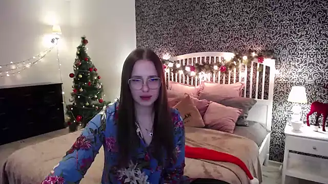 Snapshot of Barbie_Bye chatting on 12-17-24, 10:01 Barbie Bye online show from 12-17-24, 10:01