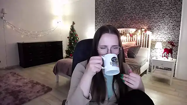 Snapshot of Barbie_Bye chatting on 12-13-24, 10:34 Barbie Bye online show from 12-13-24, 10:34