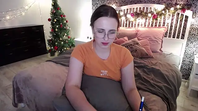 Snapshot of Barbie_Bye chatting on 12-13-24, 02:32 Barbie Bye online show from 12-13-24, 02:32