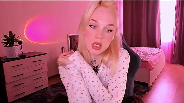 Polusladkoye online show from 04-13-26, 03:49