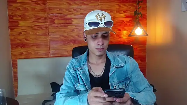 Snapshot of Bastiaan_28 chatting on 02-19-25, 03:06 Bastiaan 28 online show from 02-19-25, 03:06