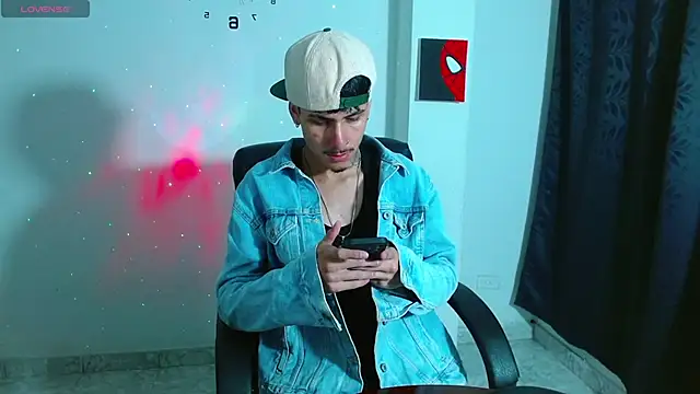 Snapshot of Bastiaan_28 chatting on 10-10-25, 10:54 Bastiaan 28 online show from 10-10-25, 10:54