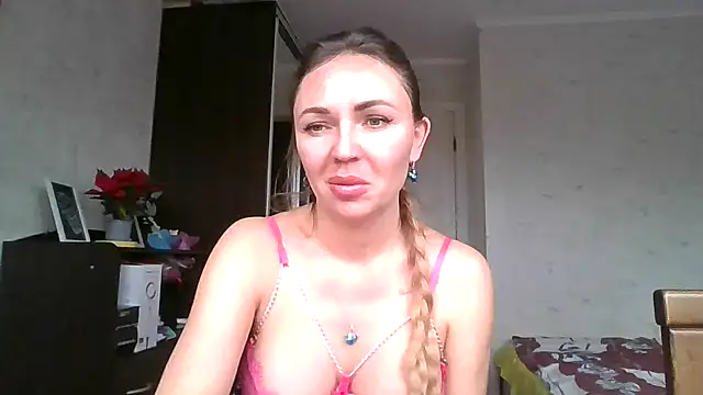 AngelinaLove28 online show from 11-28-25, 06:57