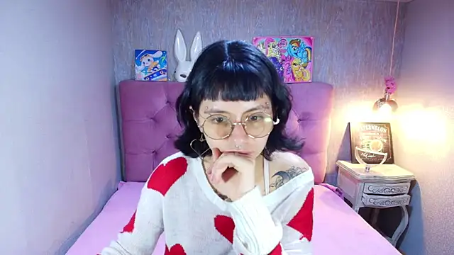 Snapshot of charlottemoonxz chatting on 05-26-26, 05:55 charlottemoonxz online show from 05-26-26, 05:55