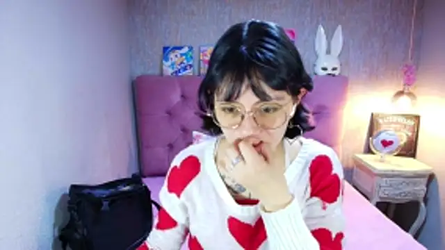 Snapshot of charlottemoonxz chatting on 04-24-26, 06:21 charlottemoonxz online show from 04-24-26, 06:21