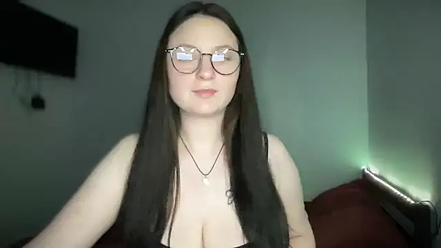 Snapshot of LocaAlis chatting on 10-18-25, 04:09 LocaAlis online show from 10-18-25, 04:09