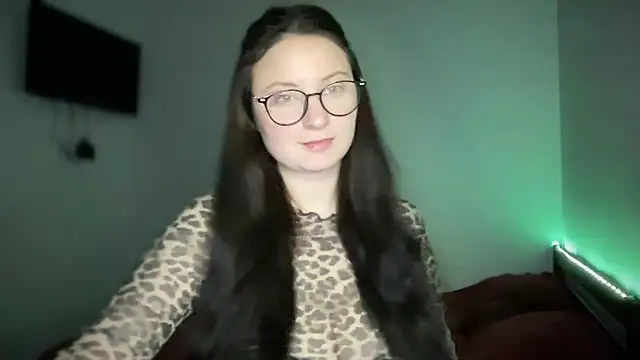 Snapshot of LocaAlis chatting on 10-15-25, 12:46 LocaAlis online show from 10-15-25, 12:46