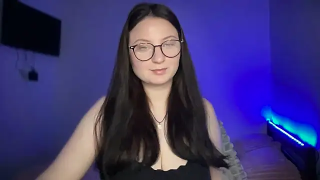 Snapshot of LocaAlis chatting on 10-21-25, 11:20 LocaAlis online show from 10-21-25, 11:20