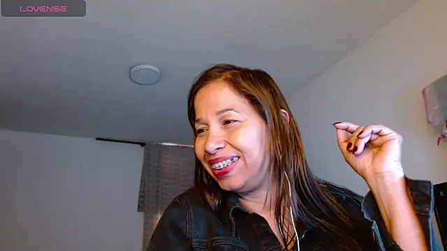 Snapshot of CaroMasha chatting on 04-17-26, 10:45 CaroMasha online show from 04-17-26, 10:45