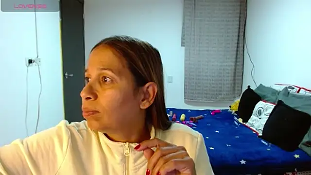 Snapshot of CaroMasha chatting on 03-11-26, 12:04 CaroMasha online show from 03-11-26, 12:04