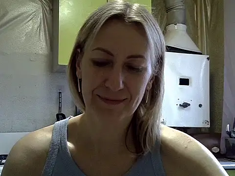 Snapshot of AshleyXHoney chatting on 09-25-25, 06:19 AshleyXHoney online show from 09-25-25, 06:19