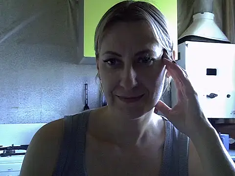 Snapshot of AshleyXHoney chatting on 09-22-25, 10:43 AshleyXHoney online show from 09-22-25, 10:43