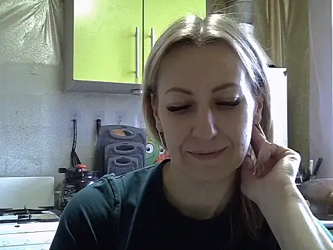 Snapshot of AshleyXHoney chatting on 11-06-25, 07:56 AshleyXHoney online show from 11-06-25, 07:56