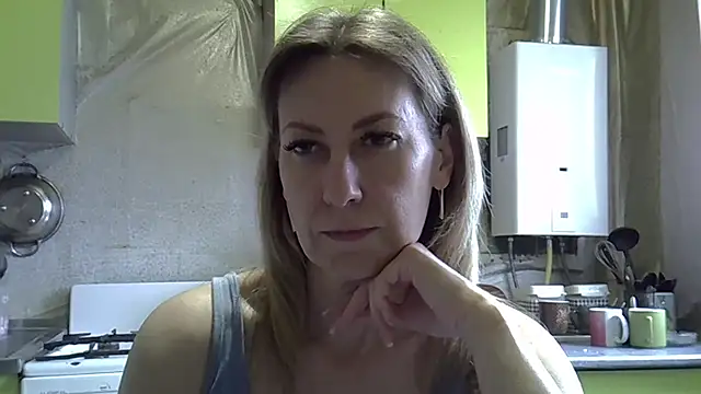 Snapshot of AshleyXHoney chatting on 04-24-26, 07:10 AshleyXHoney online show from 04-24-26, 07:10