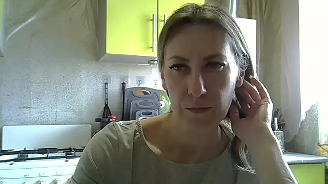Snapshot of AshleyXHoney chatting on 05-06-26, 06:28 AshleyXHoney online show from 05-06-26, 06:28