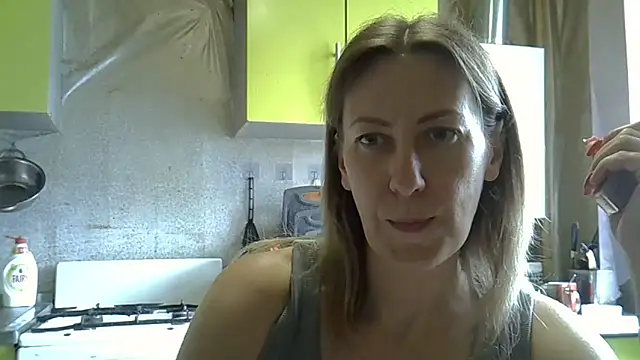 Snapshot of AshleyXHoney chatting on 06-18-26, 07:40 AshleyXHoney online show from 06-18-26, 07:40