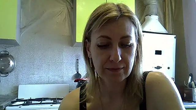 Snapshot of AshleyXHoney chatting on 03-18-25, 09:12 AshleyXHoney online show from 03-18-25, 09:12
