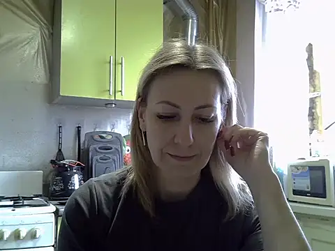 Snapshot of AshleyXHoney chatting on 12-15-25, 08:31 AshleyXHoney online show from 12-15-25, 08:31