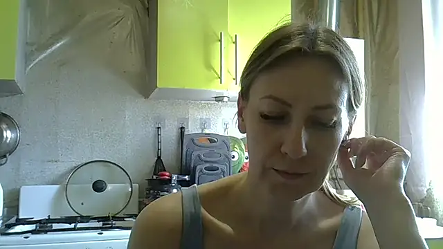 Snapshot of AshleyXHoney chatting on 05-05-26, 07:44 AshleyXHoney online show from 05-05-26, 07:44