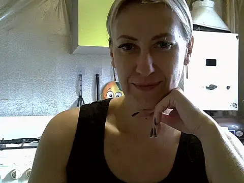 Snapshot of AshleyXHoney chatting on 09-18-25, 07:00 AshleyXHoney online show from 09-18-25, 07:00