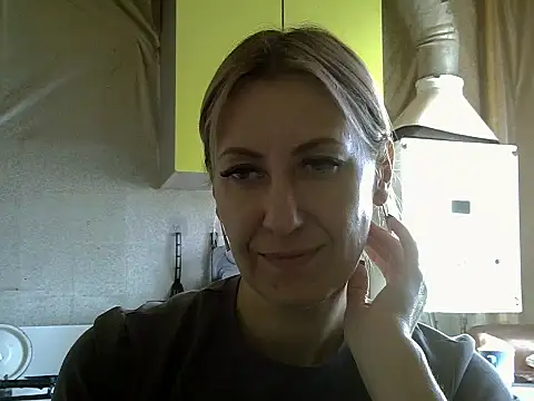 Snapshot of AshleyXHoney chatting on 10-01-25, 08:08 AshleyXHoney online show from 10-01-25, 08:08