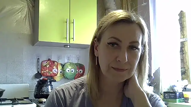 Snapshot of AshleyXHoney chatting on 03-13-25, 07:42 AshleyXHoney online show from 03-13-25, 07:42