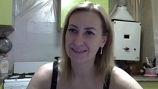 Snapshot of AshleyXHoney chatting on 12-06-24, 05:25 AshleyXHoney online show from 12-06-24, 05:25