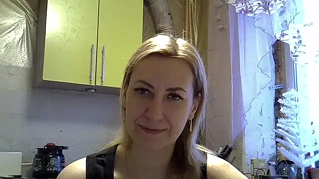 Snapshot of AshleyXHoney chatting on 12-23-24, 06:22 AshleyXHoney online show from 12-23-24, 06:22