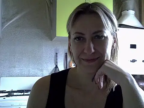 Snapshot of AshleyXHoney chatting on 09-20-25, 05:56 AshleyXHoney online show from 09-20-25, 05:56