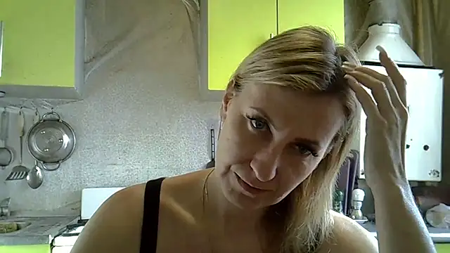 Snapshot of AshleyXHoney chatting on 03-18-25, 05:45 AshleyXHoney online show from 03-18-25, 05:45